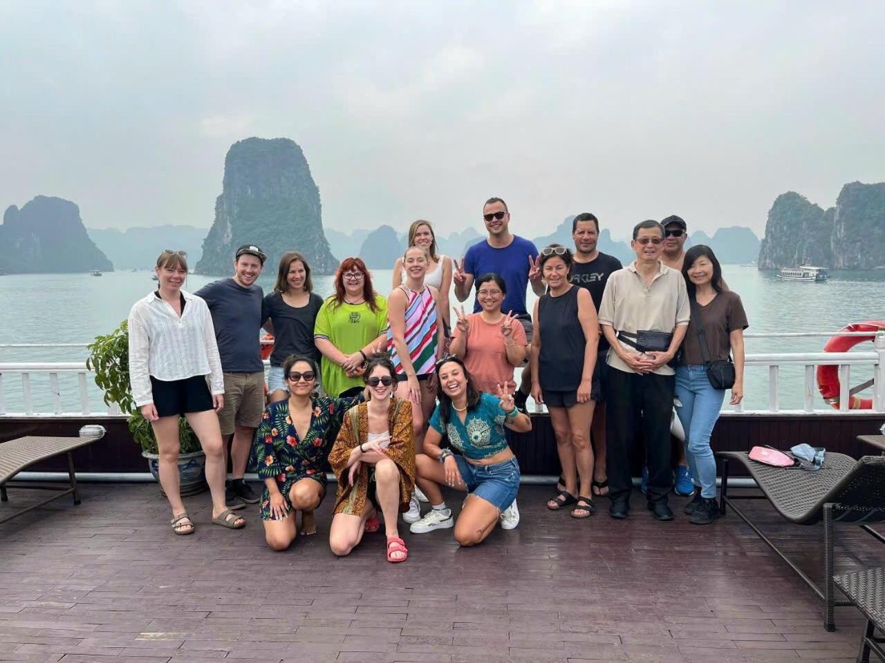 De Charm Ha Long Hotel Buitenkant foto